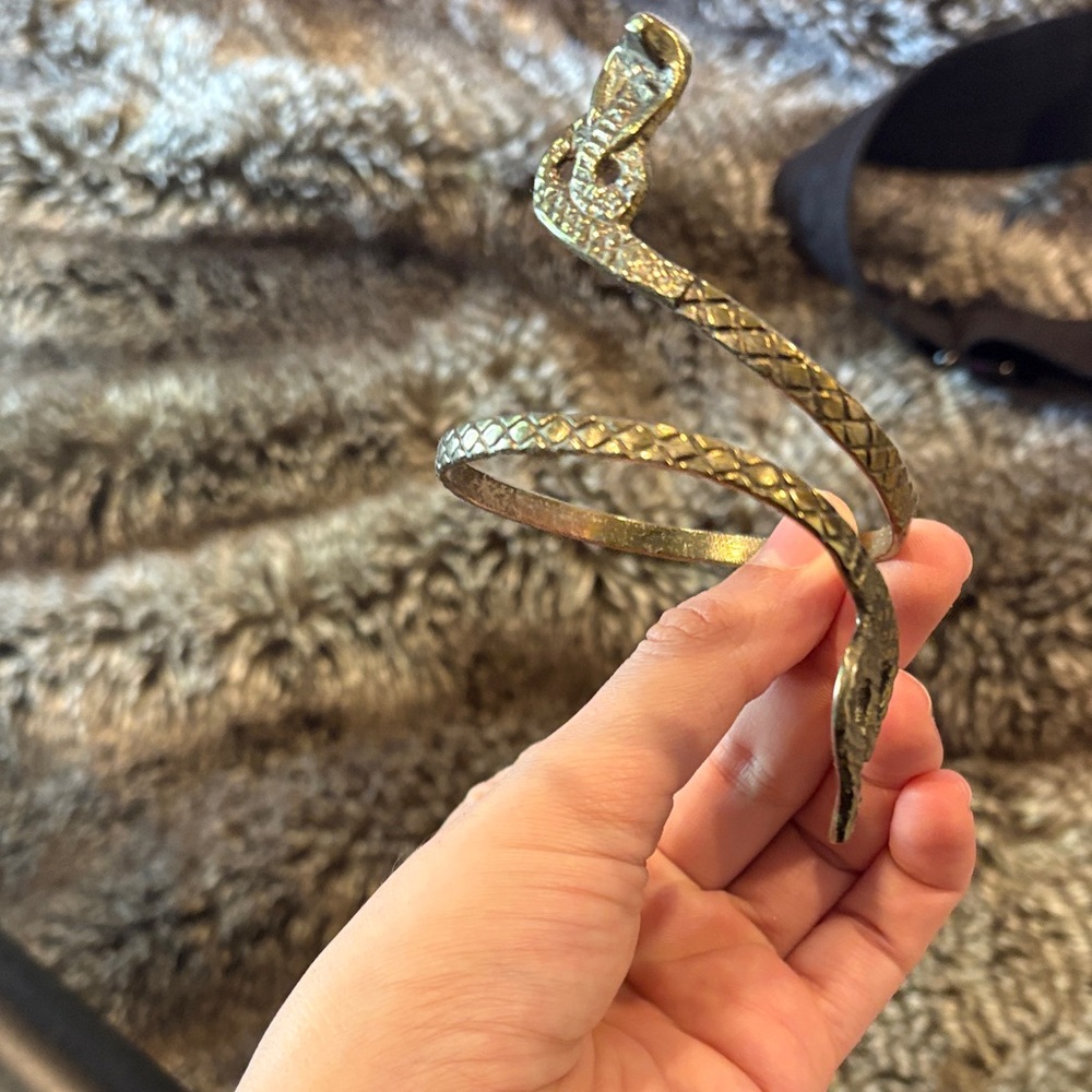 Gold Snake wrap-around cut